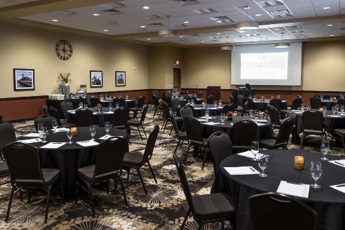 ClubHouse Hotel & Suites Fargo - image 17