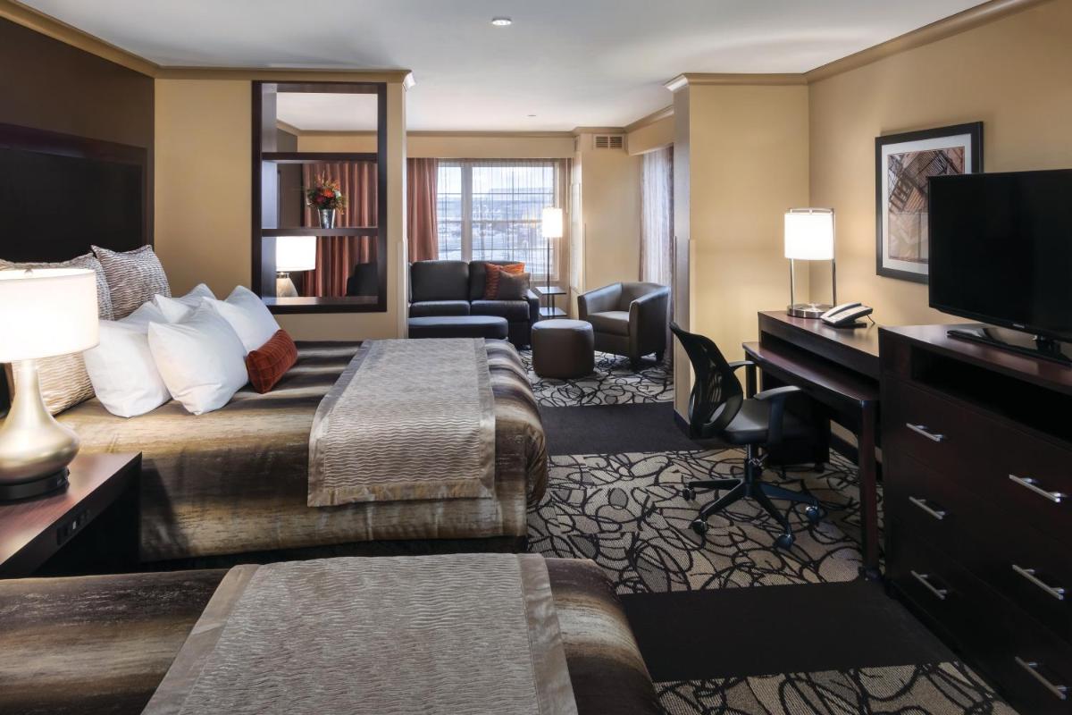 ClubHouse Hotel & Suites Fargo - image 3