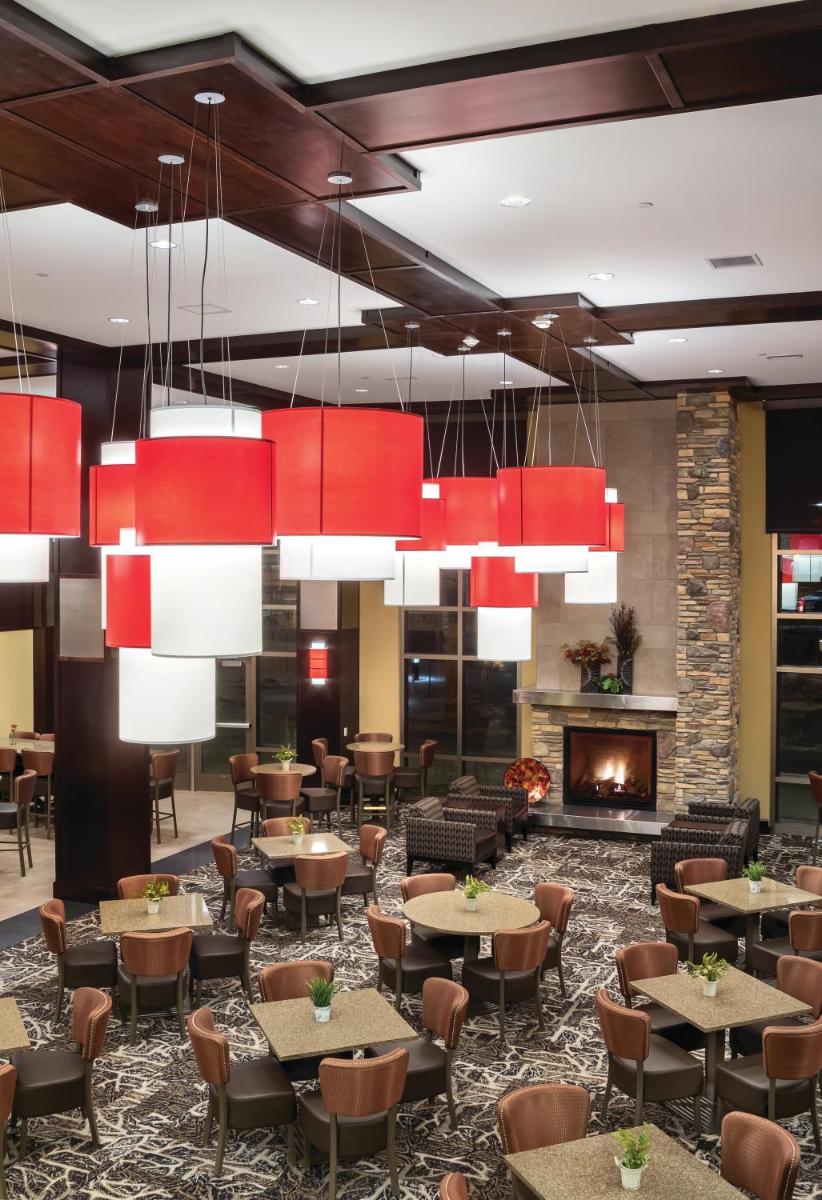 ClubHouse Hotel & Suites Fargo - image 5
