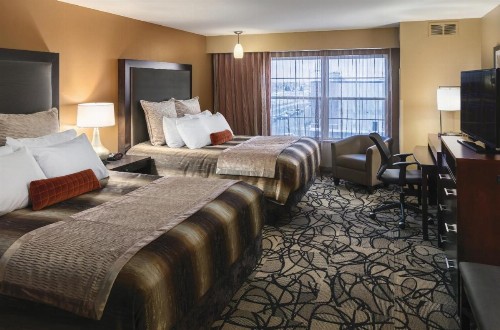 ClubHouse Hotel & Suites Fargo - image 8