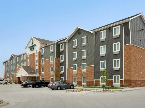 WoodSpring Suites Fargo - image 1