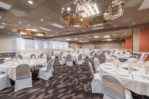 Ramada by Wyndham Fargo - image 10