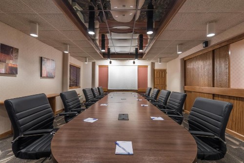 Ramada by Wyndham Fargo - image 13