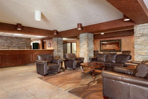 Ramada by Wyndham Fargo - image 21