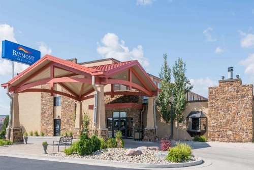 Ramada by Wyndham Fargo - image 24