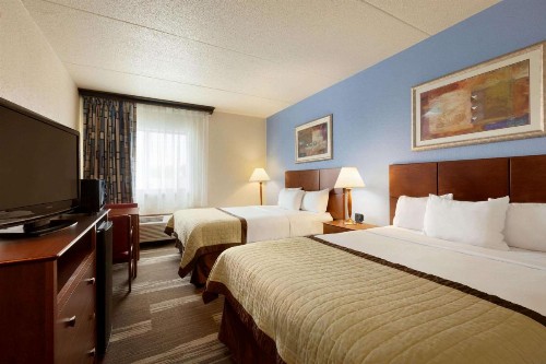 Ramada by Wyndham Fargo - image 25