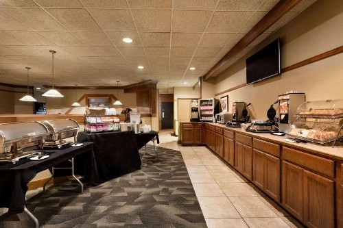 Ramada by Wyndham Fargo - image 28