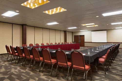 Ramada by Wyndham Fargo - image 30