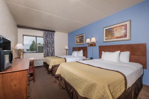 Ramada by Wyndham Fargo - image 32