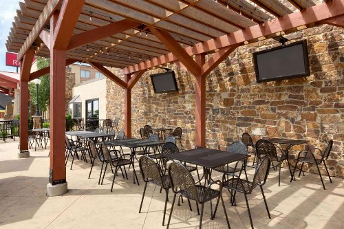 Ramada by Wyndham Fargo - image 38