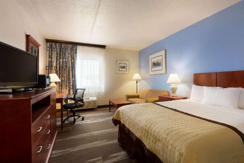 Ramada by Wyndham Fargo - image 40
