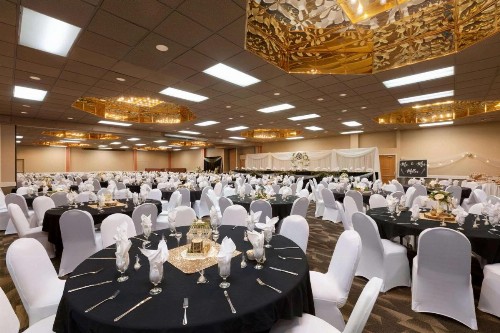 Ramada by Wyndham Fargo - image 43