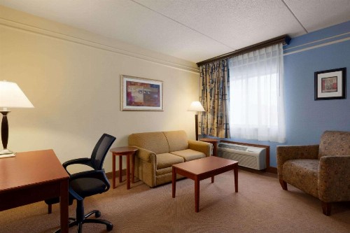 Ramada by Wyndham Fargo - image 44