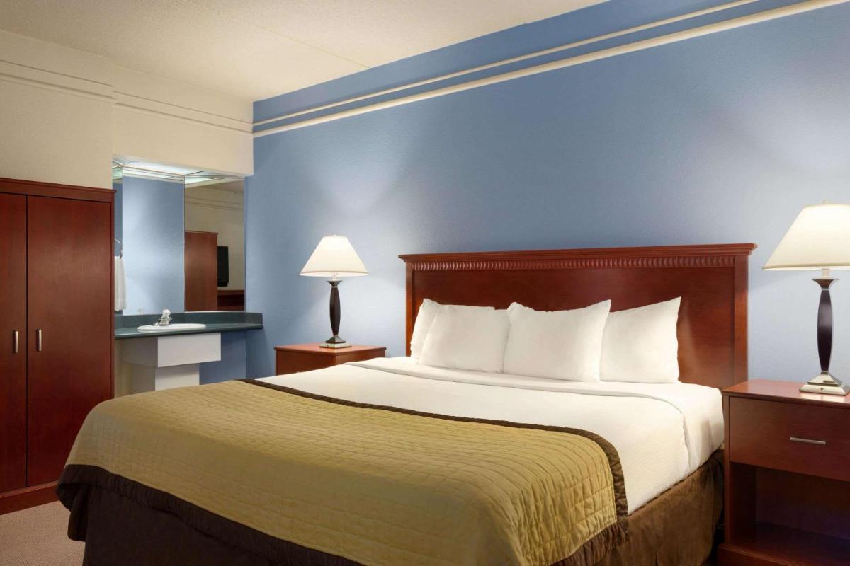 Ramada by Wyndham Fargo - image 7
