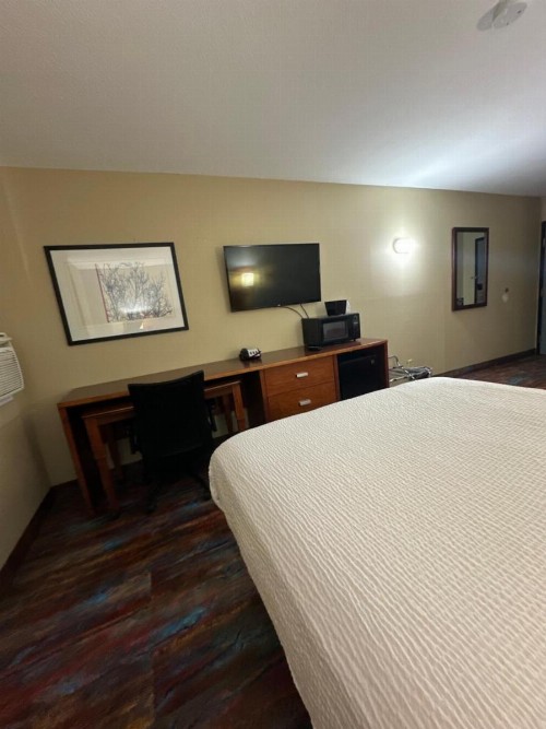 Americas Best Value Inn Fargo - image 1