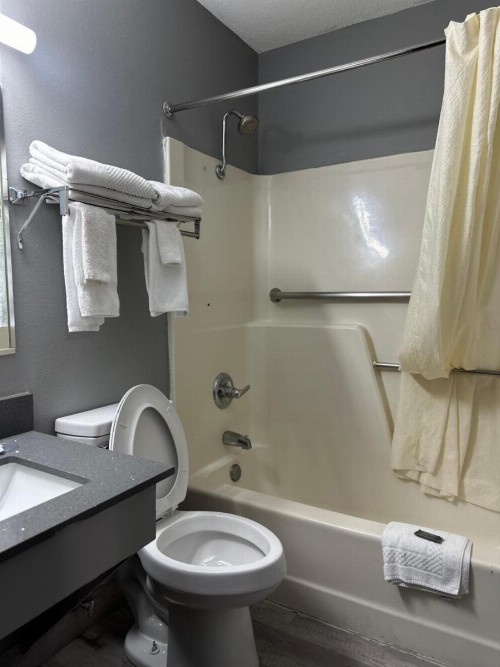 Americas Best Value Inn Fargo - image 10