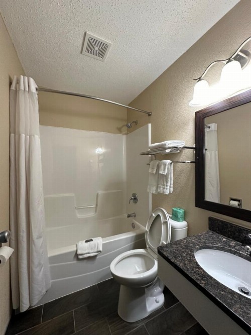 Americas Best Value Inn Fargo - image 16