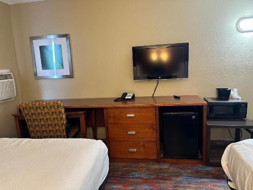 Americas Best Value Inn Fargo - image 20