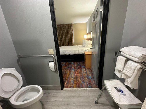 Americas Best Value Inn Fargo - image 3