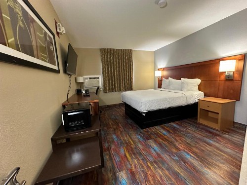Americas Best Value Inn Fargo - image 32