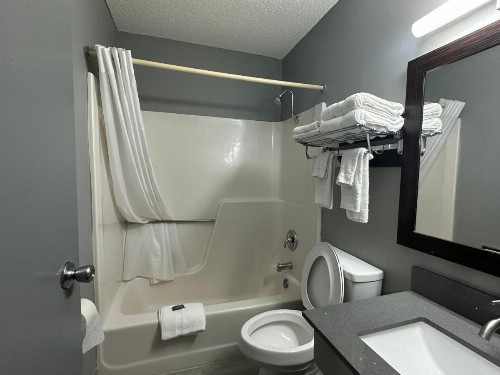 Americas Best Value Inn Fargo - image 34