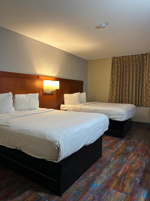 Americas Best Value Inn Fargo - image 36