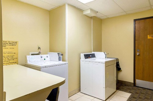 Americas Best Value Inn Fargo - image 4