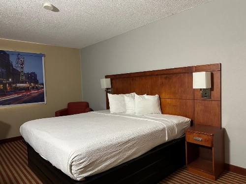 Americas Best Value Inn Fargo - image 9