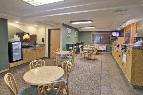 Boarders Inn & Suites by Cobblestone Hotels - Faribault - image 16