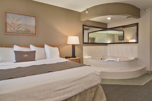 Boarders Inn & Suites by Cobblestone Hotels - Faribault - image 3