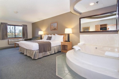 Boarders Inn & Suites by Cobblestone Hotels - Faribault - image 49