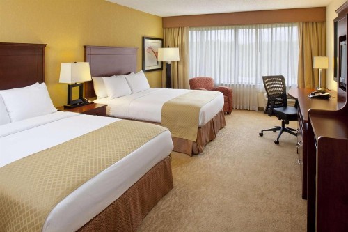 DoubleTree by Hilton Fayetteville - image 10