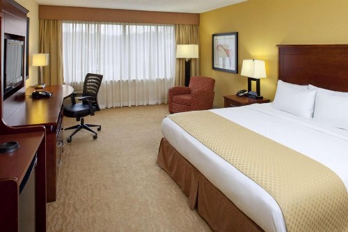 DoubleTree by Hilton Fayetteville - image 11