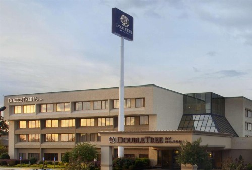 DoubleTree by Hilton Fayetteville - image 2