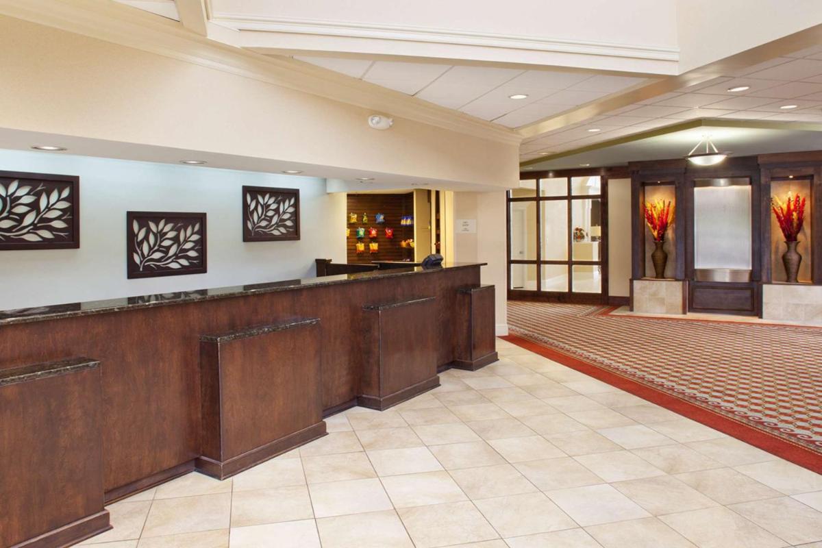 DoubleTree by Hilton Fayetteville - image 4