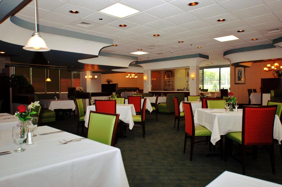 DoubleTree by Hilton Fayetteville - image 7