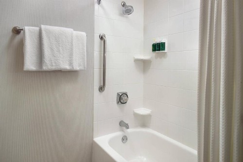 Courtyard by Marriott Fayetteville - image 10