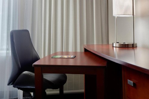 Courtyard by Marriott Fayetteville - image 12
