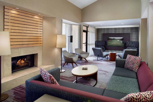 Courtyard by Marriott Fayetteville - image 2