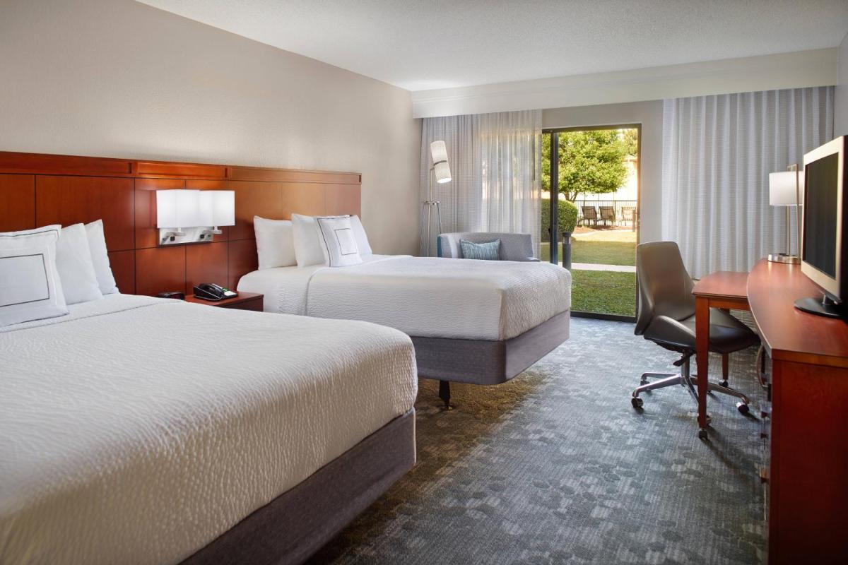 Courtyard by Marriott Fayetteville - image 3