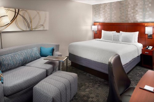 Courtyard by Marriott Fayetteville - image 4