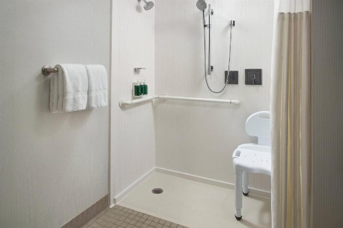 Courtyard by Marriott Fayetteville - image 5