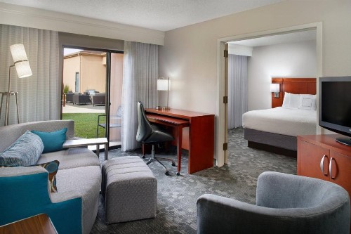 Courtyard by Marriott Fayetteville - image 7