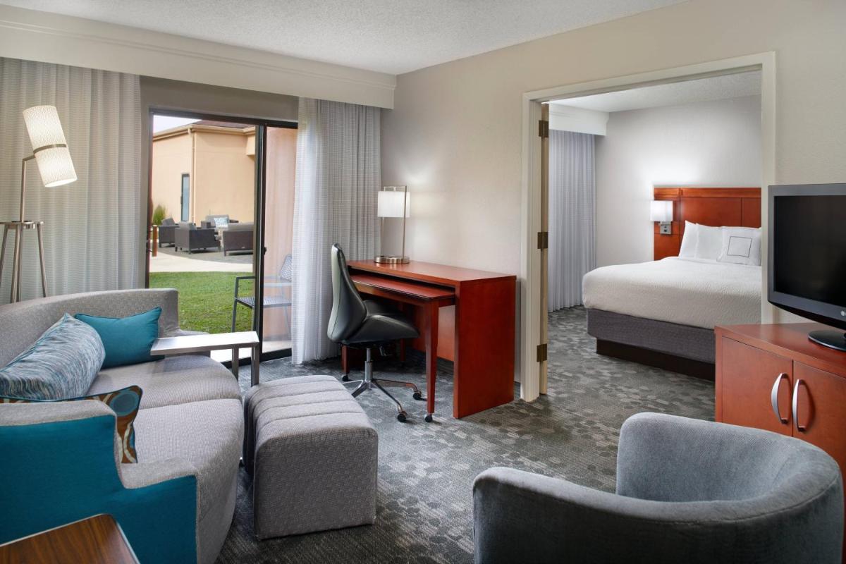 Courtyard by Marriott Fayetteville - image 7