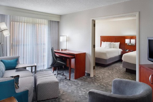 Courtyard by Marriott Fayetteville - image 8