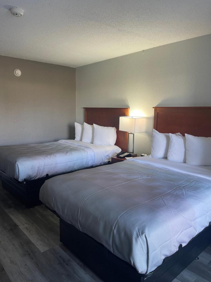 Red Lion Inn & Suites Fayetteville Cross Creek Mall - image 3