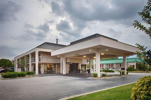 Motel 6 Fayetteville - I-95
