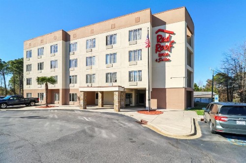 Red Roof Inn & Suites Fayetteville-Fort Bragg
