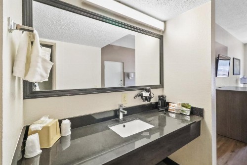 Red Roof Inn & Suites Fayetteville-Fort Bragg - image 14