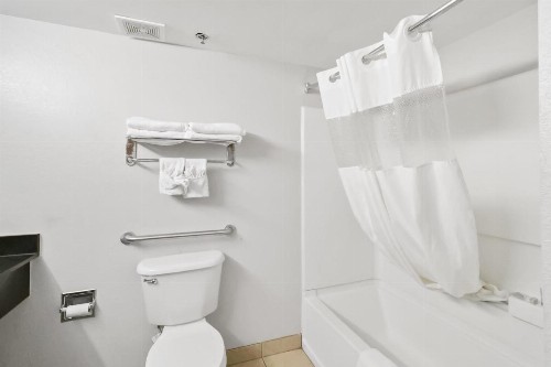 Red Roof Inn & Suites Fayetteville-Fort Bragg - image 15